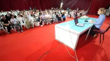 Kitap Fuarı'nda Medyanın Olumsuz Etkileri Anlatıldı