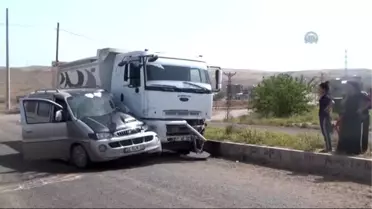 Cizre'de Trafik Kazaları: 13 Yaralı
