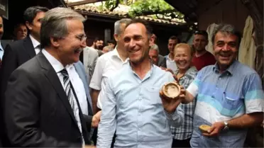 Şahin'den Sigara İçen Tiryakilere Anlamlı Hediye