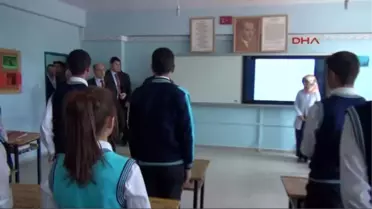 Hakkari'de Öğrencilere Tablet Dağıtımına Başlandı