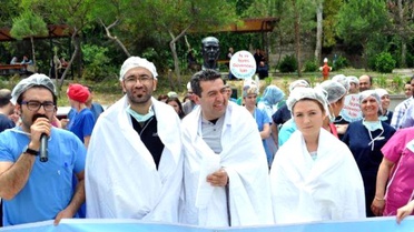 Sağlık Çalışanlarından Kefenli Eylem