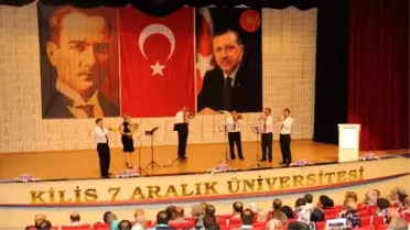 Üniversitede Mezuniyet Sevinci
