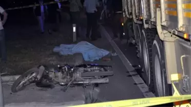Kamyonun Altında Kalan Motosiklet Sürücüsü Öldü