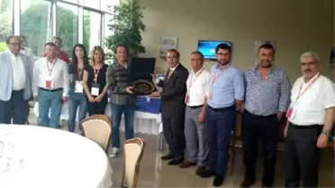 Ayso Yönetim Kurulu Başkanı Şahin'den Zorlu'ya Teşekkür Plaketi