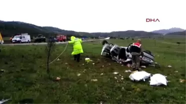 Erzincan'da Otomobil Takla Attı: 2 Ölü, 1 Yaralı