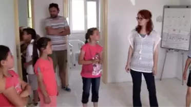 Fransız Müzisyenden Köy Çocuklarına Keman Eğitimi