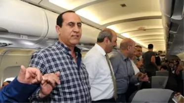 Hakkari'ye İlk Uçak Seferinde Halay Çektiler