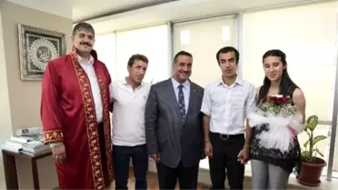 Mutluluğa Hiç Bir Şey Engel Değil