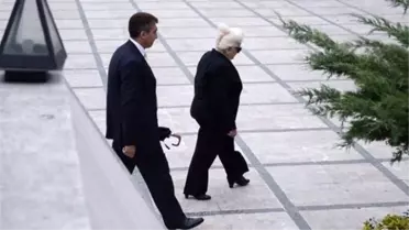 Adnan Menderes'in Gelini Anmada Tek Başına Kaldı