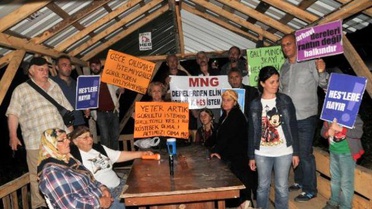 Arhavi'de Kavak Hes'e Gece Çalışma İznine Gece Protestosu