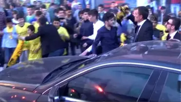 Çalhanoğlu'na Memleketinde Davul Zurnalı Karşılama