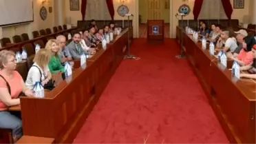 Misafir Folklorculardan Büyükşehire Ziyaret