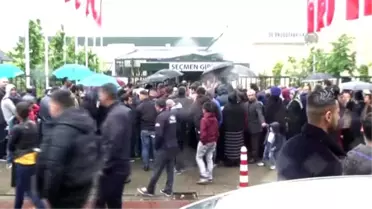 Yağmura Rağmen Son Günde Oylarını Kullandılar - Lahey /