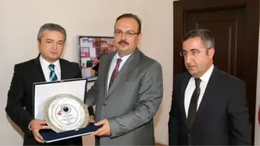 Hatso Başkanı Taş'tan Vali Canbolat'a Plaket