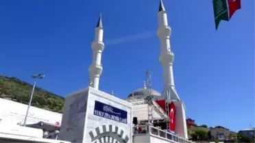 İliç'e İnşa Edilen Yusuf Ziya Demir Camisi İbadete Açıldı
