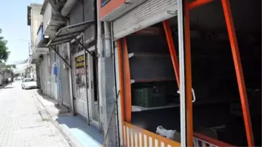 IŞİD Türkiye Sınırındaki Carablus'u Bombaladı, Türkiye'deki Binalar Etkilendi