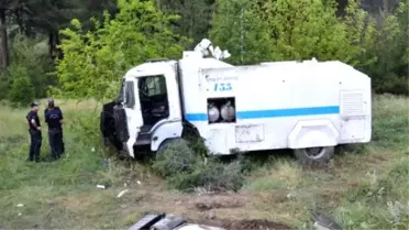 Toma Takla Attı: 2 Polis Yaralı