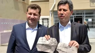 Seçim Kabininde 'Lütfen Işıkları Kapatınız' Yazısı