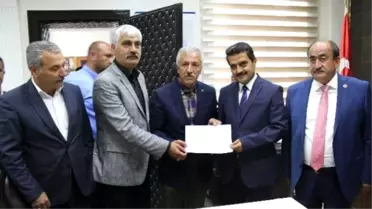 MHP'li Vedat Bayram Mazbatasını Aldı