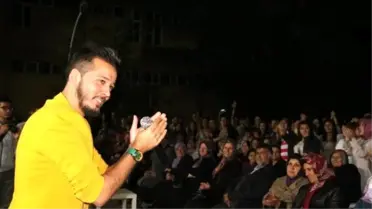Demirci'de Gençler Gökhan Ay Konseriyle Coştu