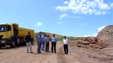 Yıldızeli Kaymakamı Pınar Köy Yollarında İncelemelerde Bulundu