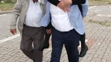 Sandığa Vekil Oğlunun Sırtında Giden Anne Hastanelik Oldu