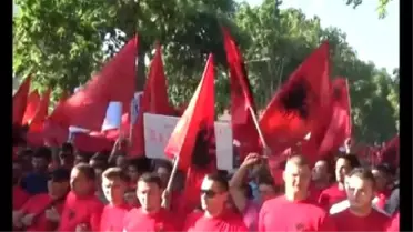 Makedonya'da Arnavutlar Hükümeti Protesto Etti