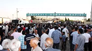 On Binlerce Suriyeli Türkiye'ye Geçiş Yaptı