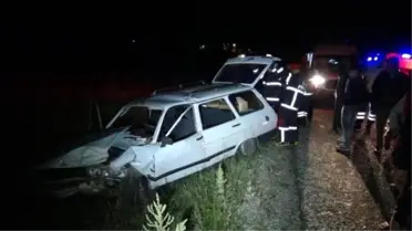 Uşak'ta İki Otomobil Çarpıştı: 1 Ölü, 7 Yaralı