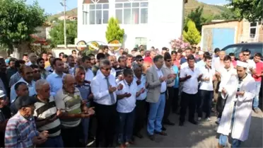 Kazada Ölen Anne Kız Yan Yana Defnedildi