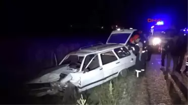 Uşak'ta İki Otomobil Çarpıştı: 1 Ölü, 7 Yaralı
