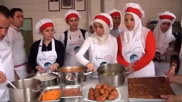 Aşçılık Kursuna Katılanlar Hünerlerini Sergiledi