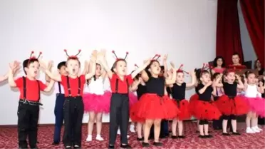 Hastane Kreşinde Yıl Sonu Gösterisi