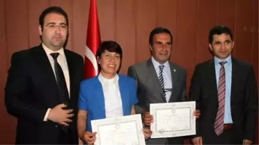Hdp'nin İlk Azeri Adayı Mazbatasını Aldı