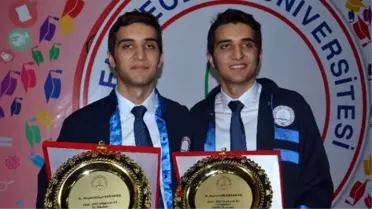 İkizler Tıp Fakültesini Dereceyle Bitirdi