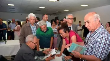 Gökovalı 'Bitkilerin Aşkı' Kitabını İmzaladı