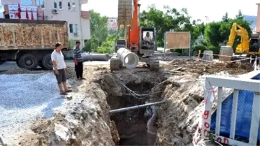 İzmir'de Elektrik Kesintisi Vatandaşları Çileden Çıkardı
