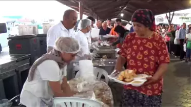 Vatandaşlar ve Tatilciler İftar Çadırlarında Orucunu Açtı