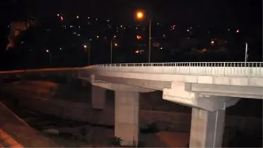 Motosikletiyle 20 Metre Yükseklikten Düşerek Öldü