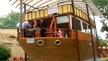 Denizden Kilometrelerce Uzakta 'Gemi Kafe' Açtı