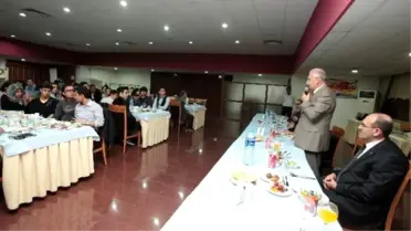 Uluslararası Öğrencilere İftar Yemeği Verildi