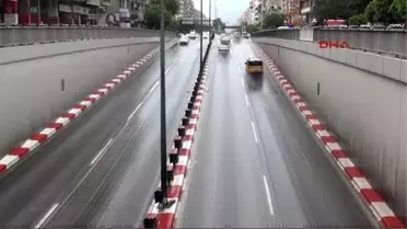 Antalya'da Yaz Yağmuru Islattı