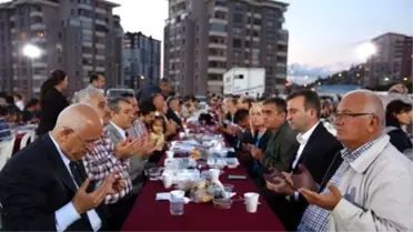 Başkan Yaşar, Yahyalar Pazar Yeri'nde Yenimahallelilerle Buluştu