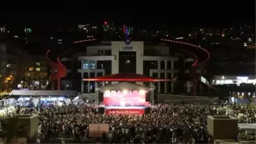 Canik'te Adnan Menderes Meydanı Doldu
