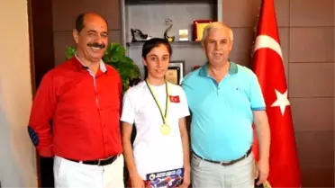 Başkan Toyran Balkan Şampiyonu Özlem Avcı'nın Başarısını Unutmadı