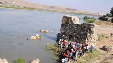 Cizre'de Dicle Nehri'ne Giren 15 Yaşındaki Çocuk Boğuldu