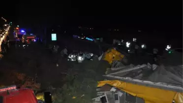 Lastiği Patlayan Tır Sulama Kanalına Devrildi: 1 Ölü