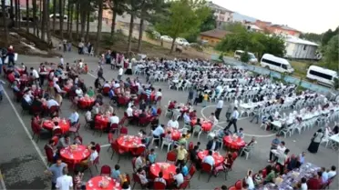 Bitlis İhh'dan Tatvan'da Yetim Çocuklara İftar Yemeği