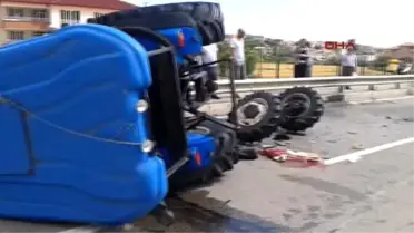 Samsun Otomobile Çarpışan Traktör İkiye Bölündü
