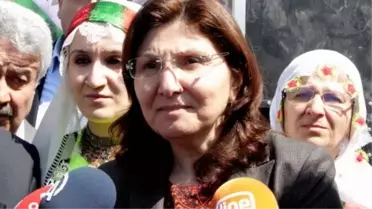 HDP'li Vekil Şemsiyeyi Silah Zannetti, Sosyal Medya Sallandı
